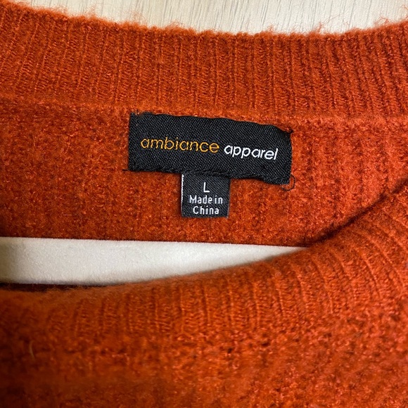 Red & White knitted Sweater - Picture 2 of 4